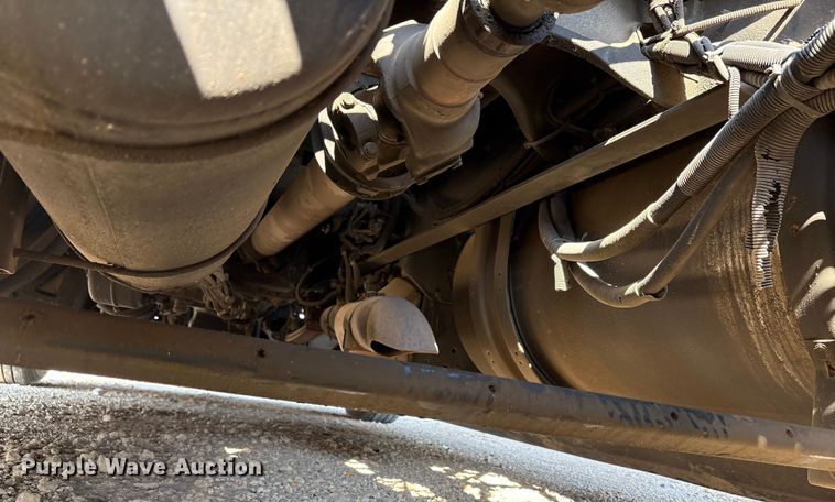 image for item YA1679 2015 Kenworth T680 semi truck