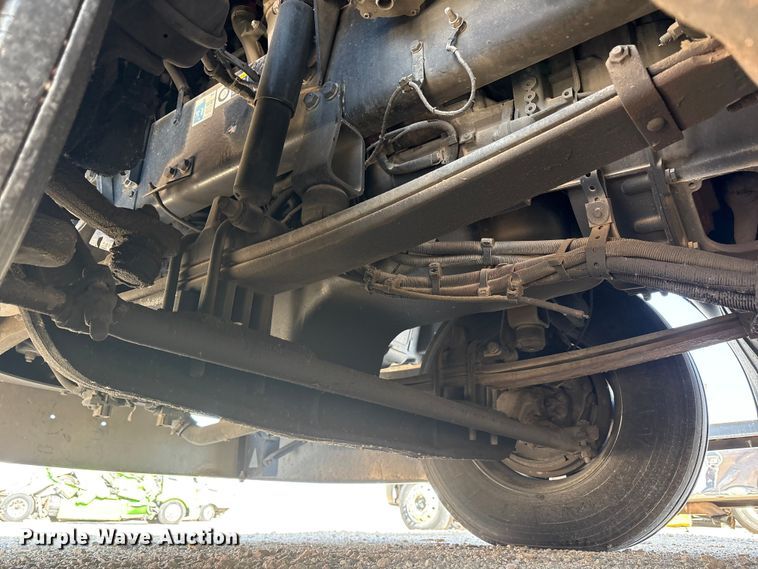 image for item YA1679 2015 Kenworth T680 semi truck