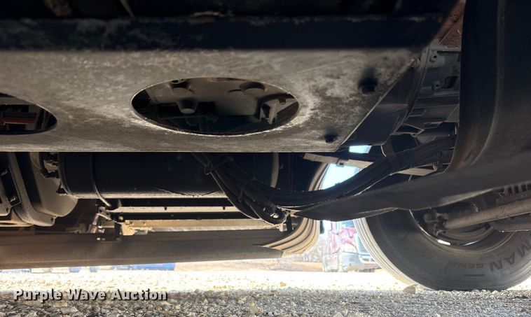 image for item YA1679 2015 Kenworth T680 semi truck