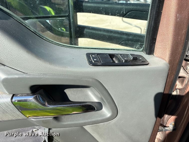 image for item YA1679 2015 Kenworth T680 semi truck