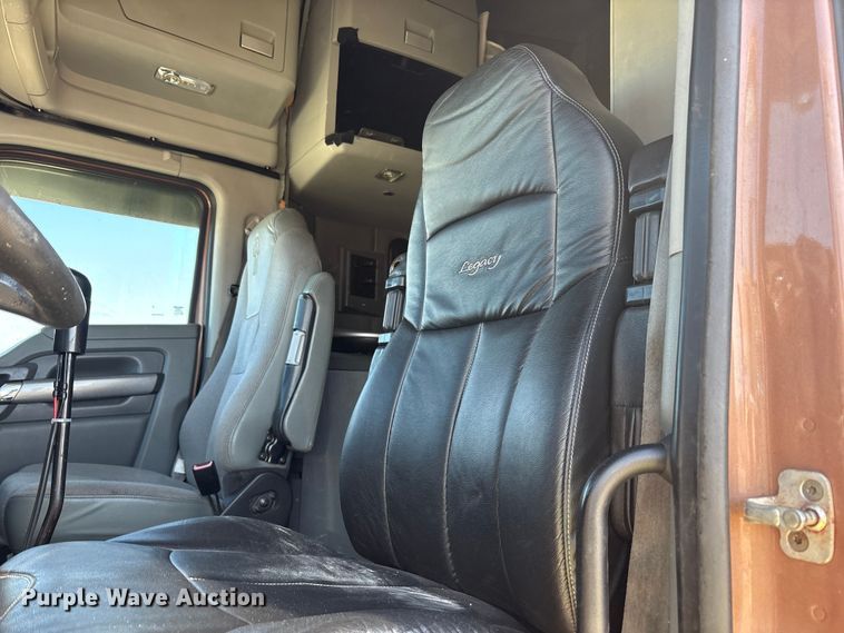 image for item YA1679 2015 Kenworth T680 semi truck