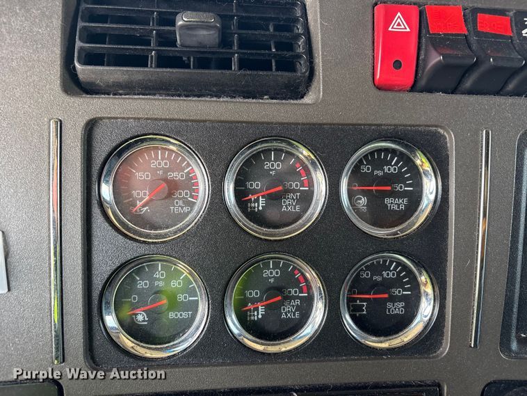 image for item YA1679 2015 Kenworth T680 semi truck