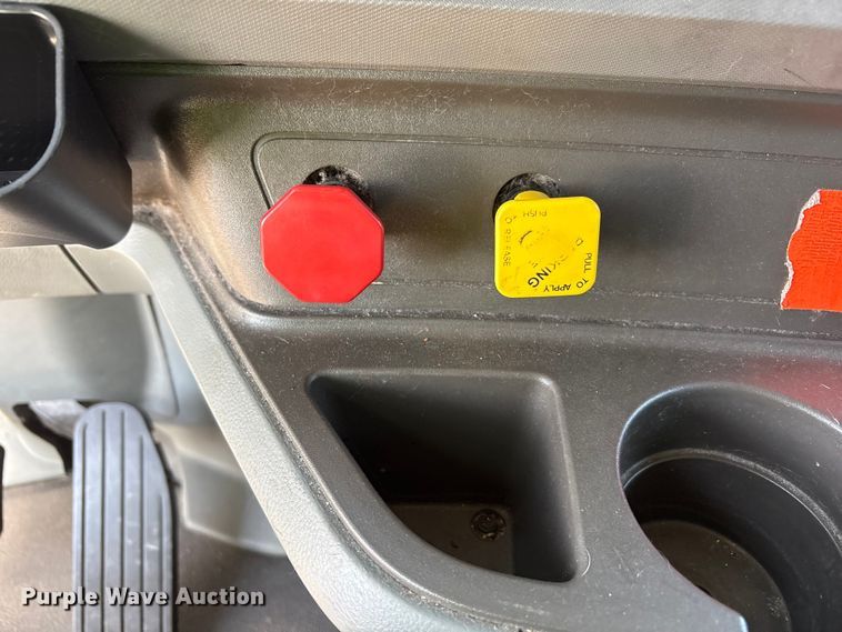 image for item YA1679 2015 Kenworth T680 semi truck