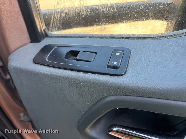 image for item YA1679 2015 Kenworth T680 semi truck