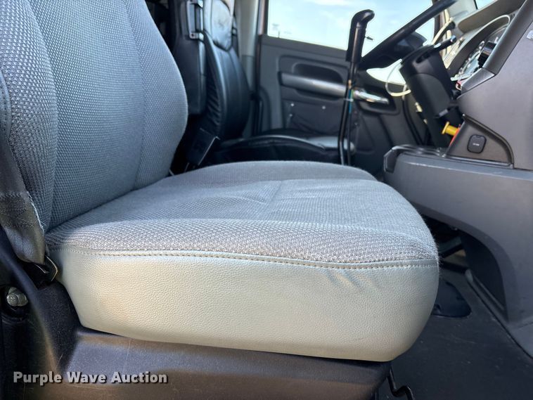 image for item YA1679 2015 Kenworth T680 semi truck