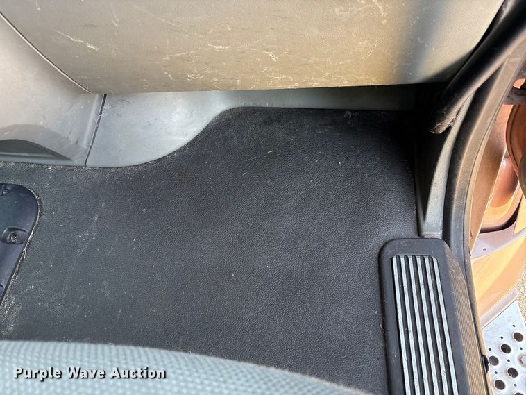 image for item YA1679 2015 Kenworth T680 semi truck