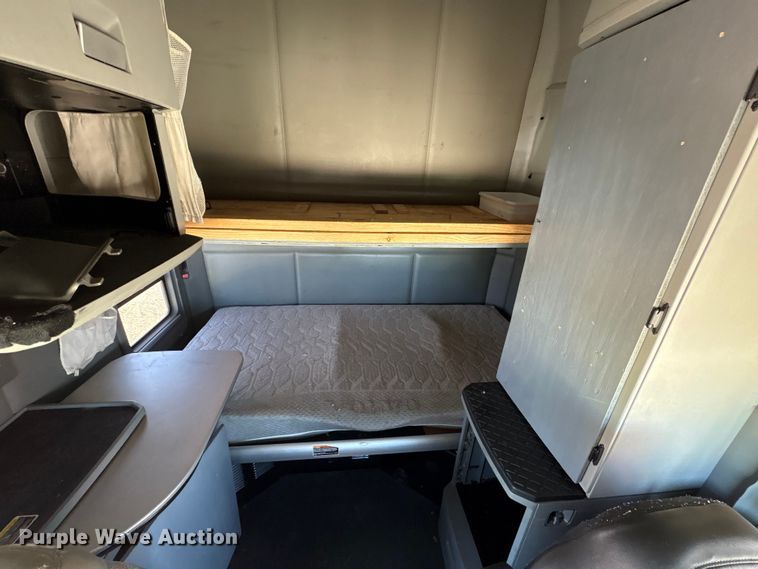 image for item YA1679 2015 Kenworth T680 semi truck