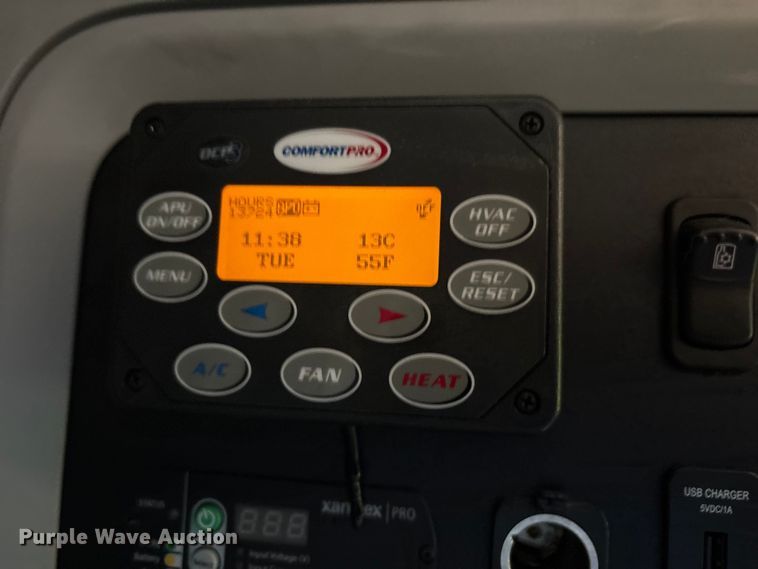 image for item YA1679 2015 Kenworth T680 semi truck