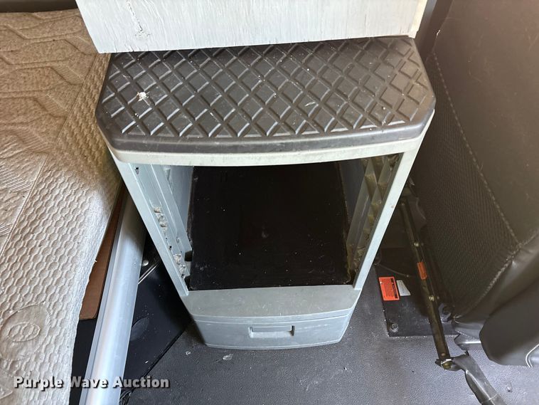 image for item YA1679 2015 Kenworth T680 semi truck