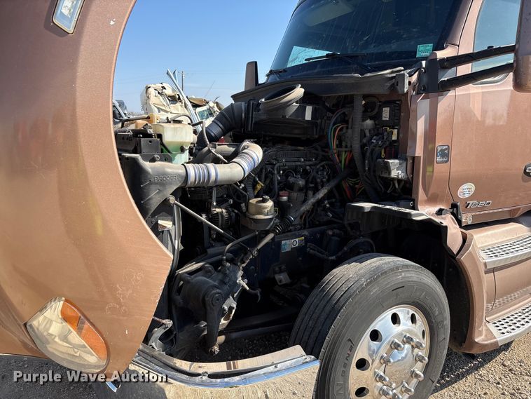 image for item YA1679 2015 Kenworth T680 semi truck