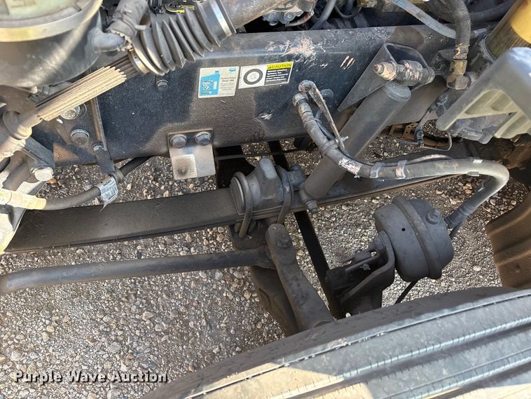 image for item YA1679 2015 Kenworth T680 semi truck