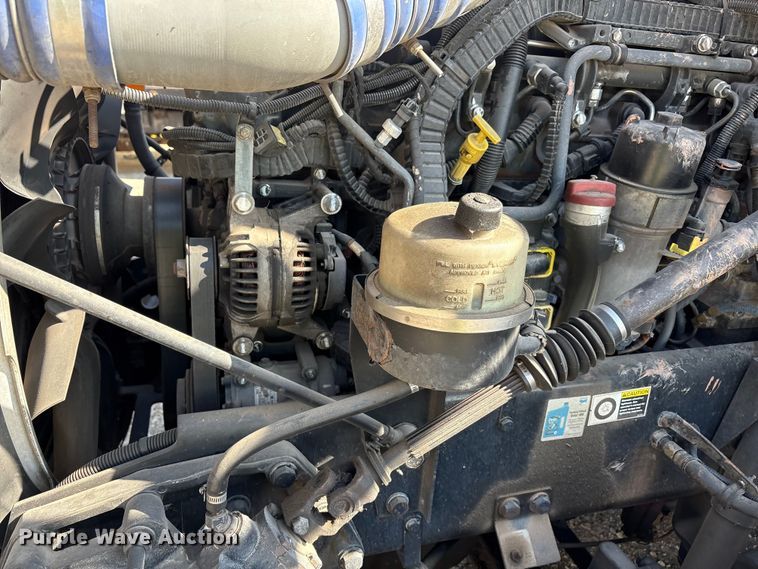 image for item YA1679 2015 Kenworth T680 semi truck