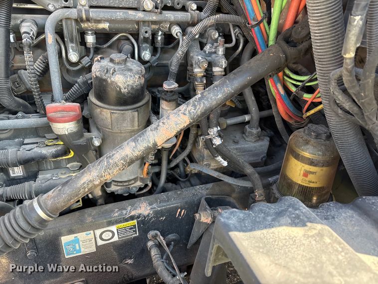 image for item YA1679 2015 Kenworth T680 semi truck