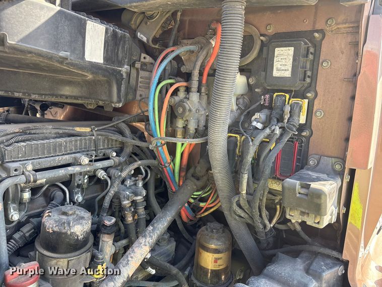 image for item YA1679 2015 Kenworth T680 semi truck