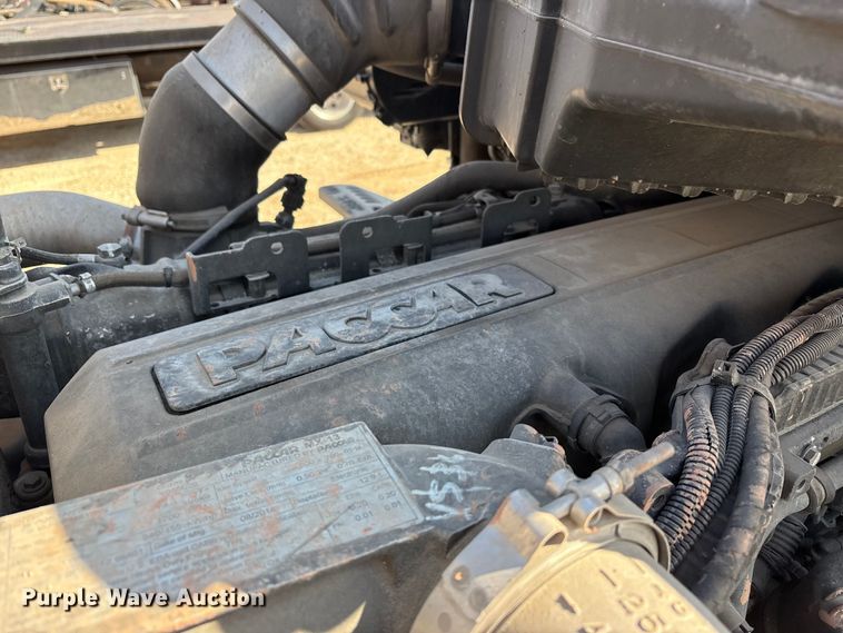 image for item YA1679 2015 Kenworth T680 semi truck