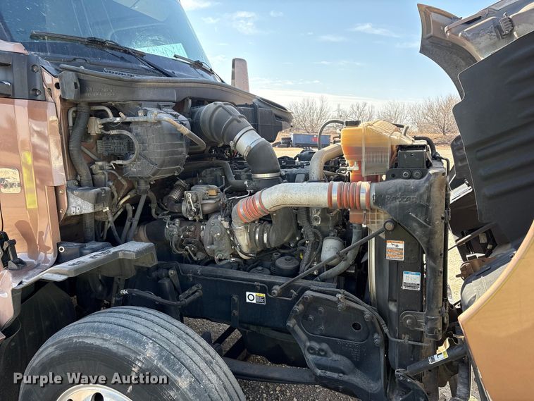 image for item YA1679 2015 Kenworth T680 semi truck