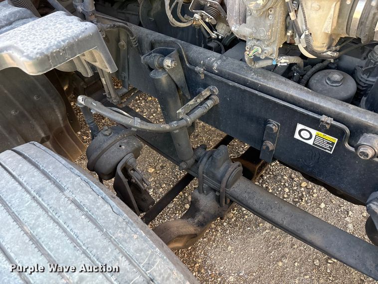 image for item YA1679 2015 Kenworth T680 semi truck