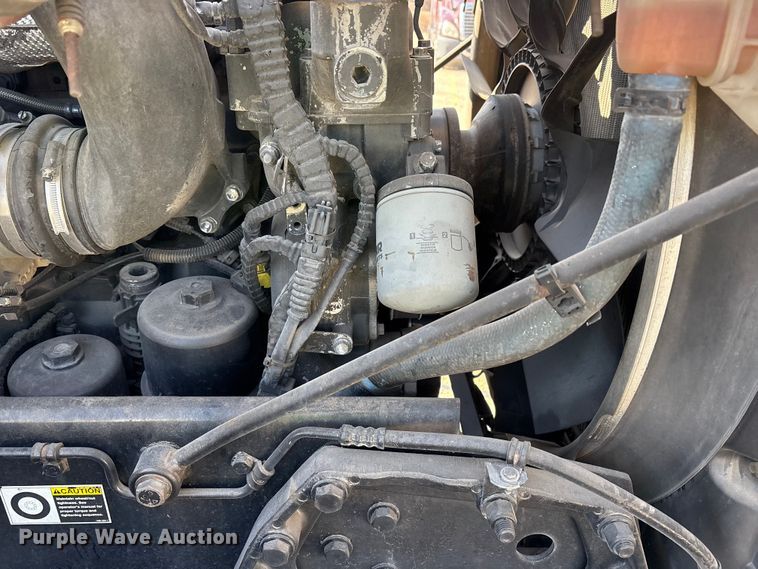 image for item YA1679 2015 Kenworth T680 semi truck