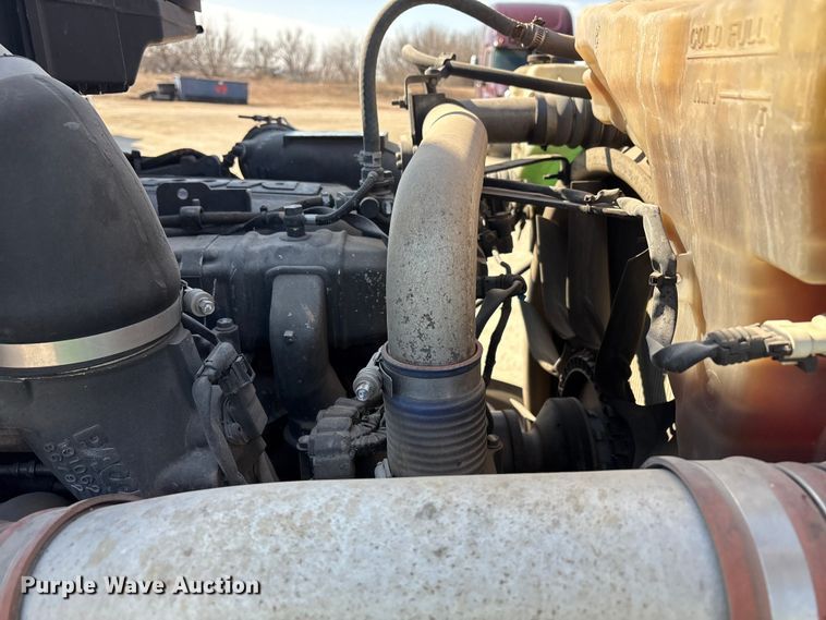 image for item YA1679 2015 Kenworth T680 semi truck