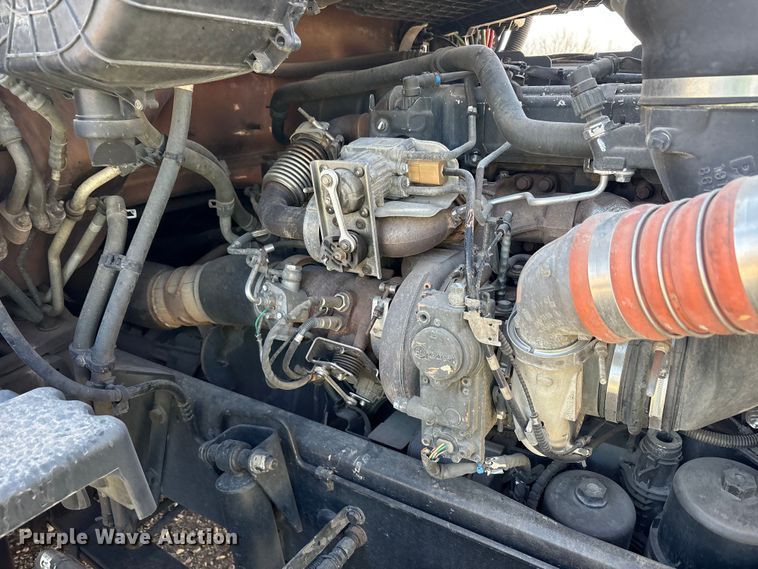 image for item YA1679 2015 Kenworth T680 semi truck