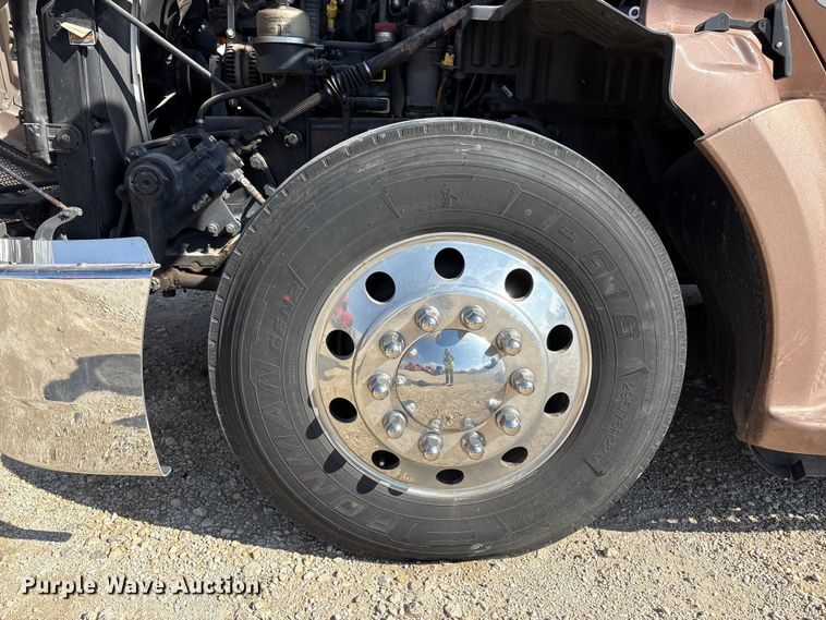 image for item YA1679 2015 Kenworth T680 semi truck