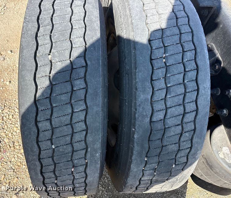 image for item YA1679 2015 Kenworth T680 semi truck