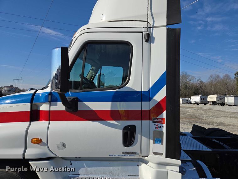 image for item YA1712 2017 Freightliner Cascadia semi truck