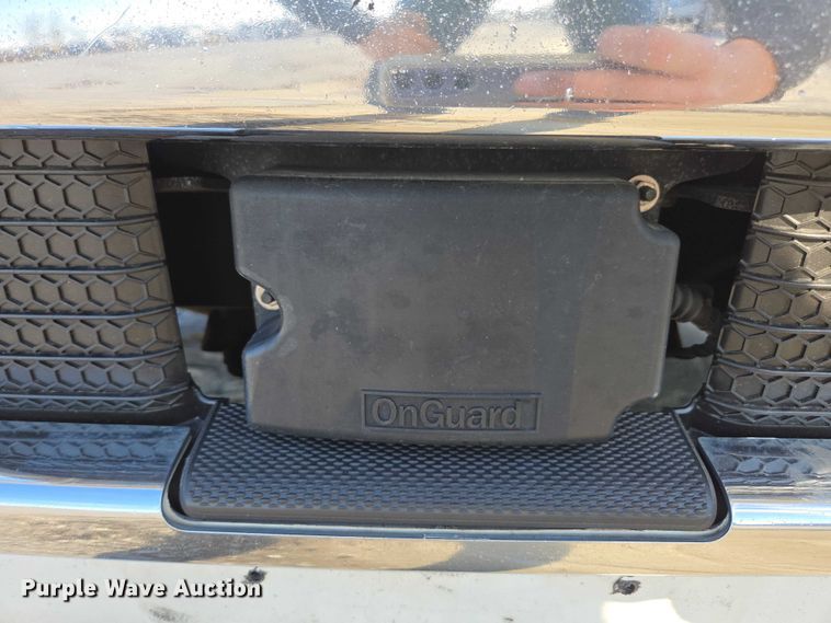 image for item YA1712 2017 Freightliner Cascadia semi truck