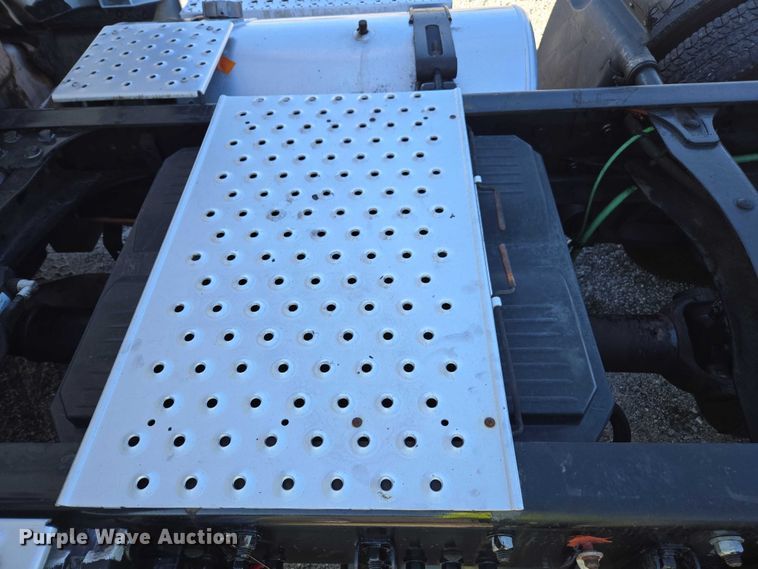 image for item YA1712 2017 Freightliner Cascadia semi truck