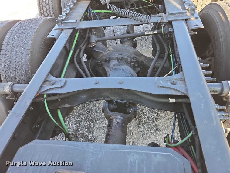 image for item YA1712 2017 Freightliner Cascadia semi truck