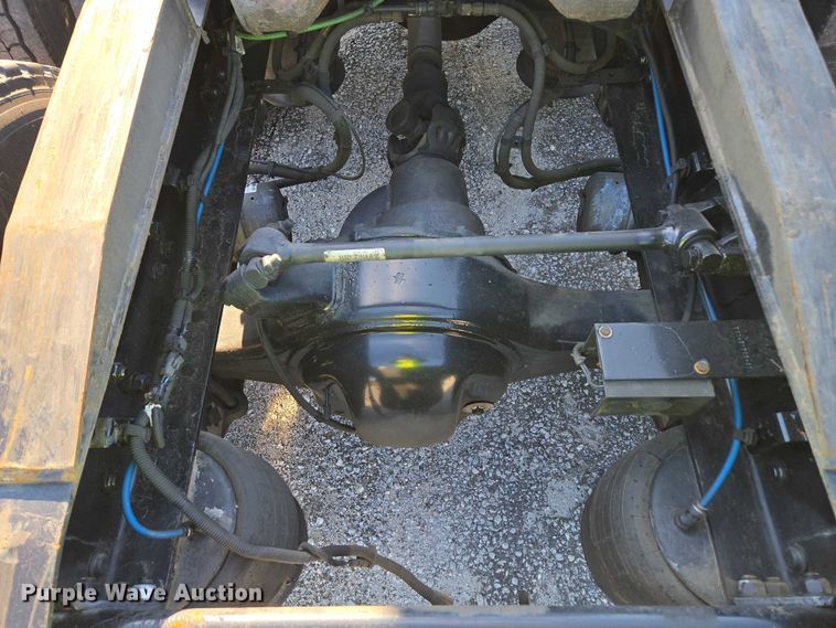 image for item YA1712 2017 Freightliner Cascadia semi truck