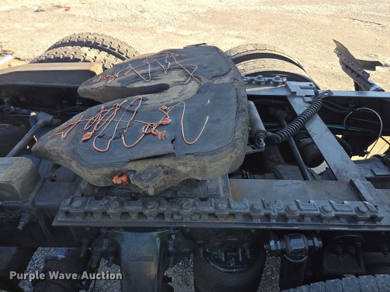 image for item YA1712 2017 Freightliner Cascadia semi truck