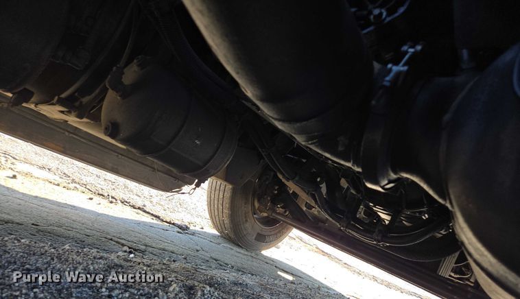 image for item YA1712 2017 Freightliner Cascadia semi truck