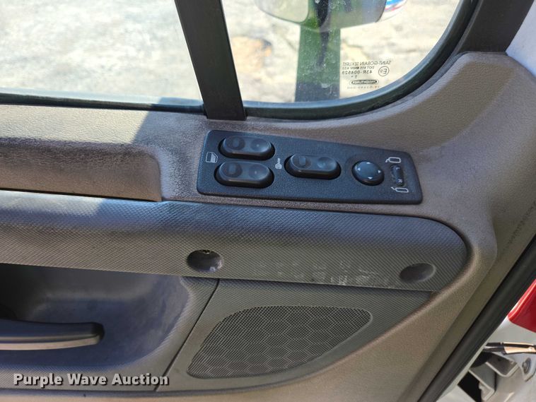 image for item YA1712 2017 Freightliner Cascadia semi truck