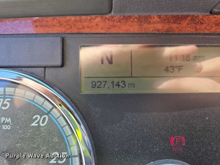 image for item YA1712 2017 Freightliner Cascadia semi truck