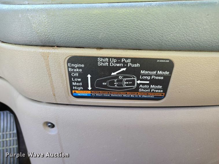 image for item YA1712 2017 Freightliner Cascadia semi truck