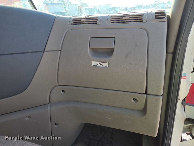 image for item YA1712 2017 Freightliner Cascadia semi truck