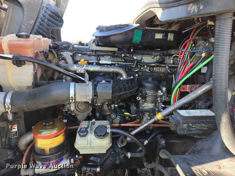 image for item YA1712 2017 Freightliner Cascadia semi truck