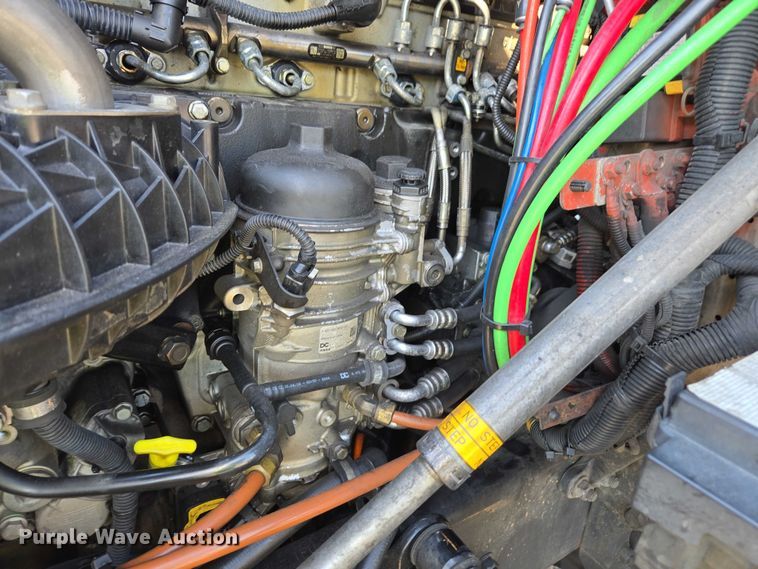 image for item YA1712 2017 Freightliner Cascadia semi truck