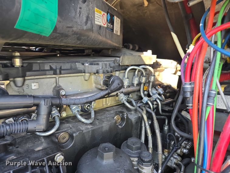 image for item YA1712 2017 Freightliner Cascadia semi truck