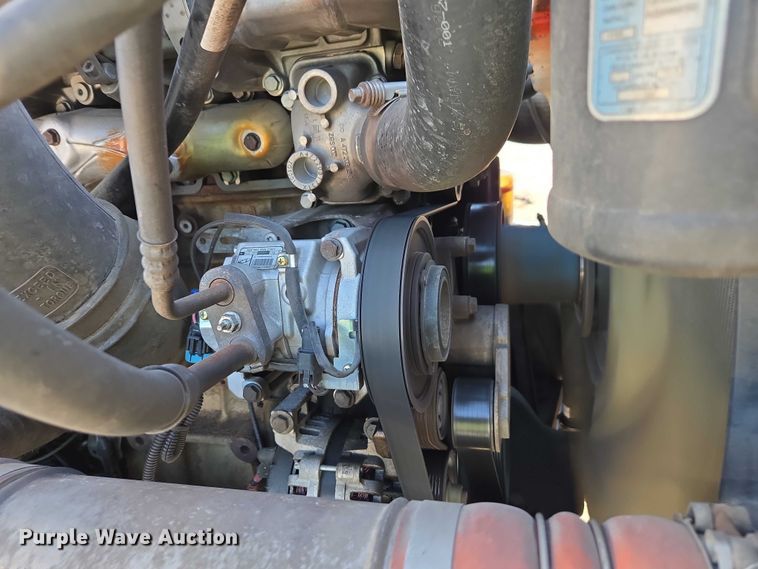 image for item YA1712 2017 Freightliner Cascadia semi truck