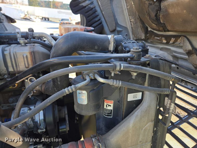 image for item YA1712 2017 Freightliner Cascadia semi truck