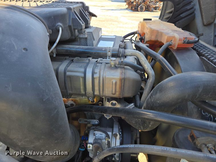 image for item YA1712 2017 Freightliner Cascadia semi truck