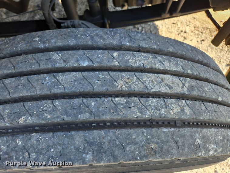 image for item YA1712 2017 Freightliner Cascadia semi truck