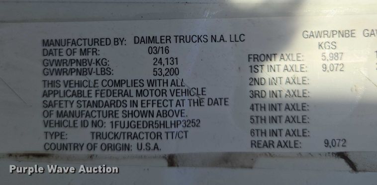 image for item YA1712 2017 Freightliner Cascadia semi truck