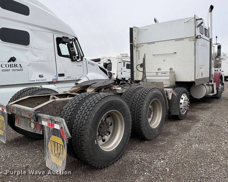 image for item YA1744 2005 International 9900i semi truck