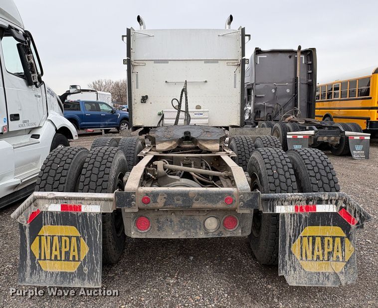 image for item YA1744 2005 International 9900i semi truck