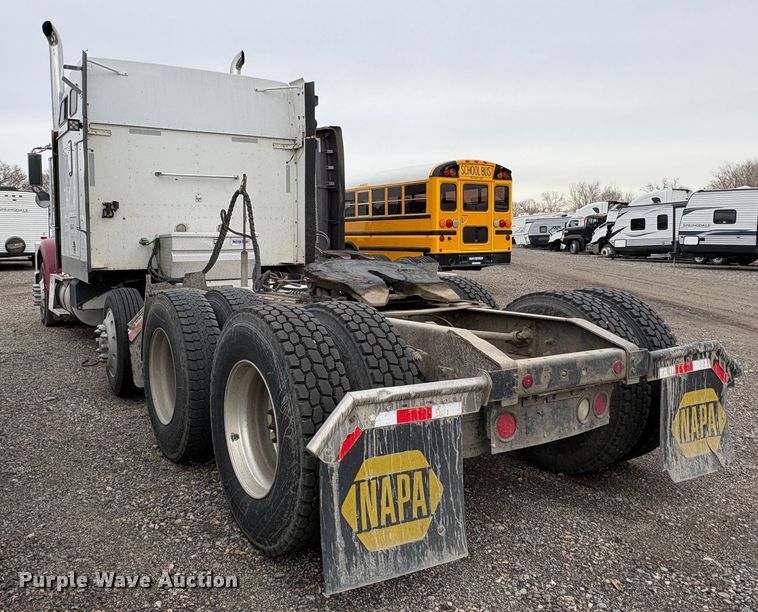 image for item YA1744 2005 International 9900i semi truck