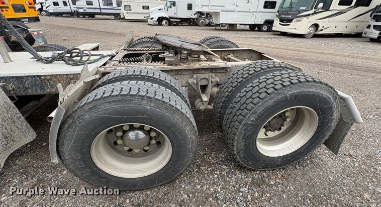 image for item YA1744 2005 International 9900i semi truck