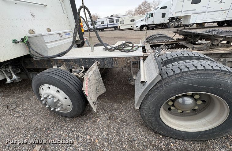 image for item YA1744 2005 International 9900i semi truck